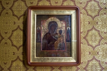 Икона Смоленская Богородица (с предстоящими сщмчч. Дросидон и Татианой), XVII век, Новгородская икона.