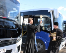 Благочинный Шарыповского церковного округа освятил новые автобусы 2