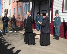 Благочинный Шарыповского церковного округа совершил панихиду по погибшим сотрудникам МЧС 2