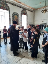 Школьники узнали историю Ужурского Петропавловского храма 3