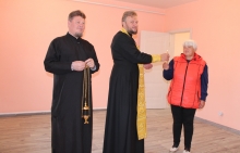 Шарыповские священнослужители освятили новые дома для погорельцев 4