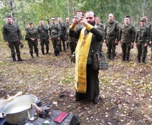 Военный священник Шарыповского благочиния участвовал в полевом выходе Ужурских ракетчиков 2