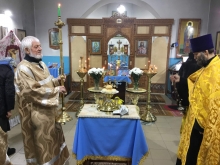 В посёлке Дубинино праздничная литургия состоялась в тёплом храме 1