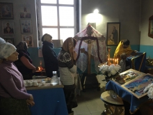 В посёлке Дубинино праздничная литургия состоялась в тёплом храме 3