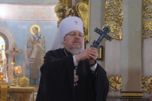 Протоиерей Павел Фролов от лица прихожан Шарыповского благочиния поздравил Владыку с днем рождения 4