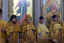 Протоиерей Павел Фролов от лица прихожан Шарыповского благочиния поздравил Владыку с днем рождения 3