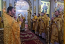 Протоиерей Павел Фролов от лица прихожан Шарыповского благочиния поздравил Владыку с днем рождения
