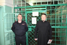 Священнослужитель в очередной раз навестил Шарыповский изолятор временного содержания