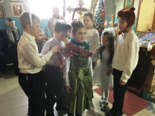 Ученики воскресной школы поздравили прихожан Дубининского храма с Рождеством 2