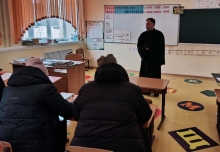 Священник посетил родительские собрания в сельских школах на тему предметной области ОРКСЭ