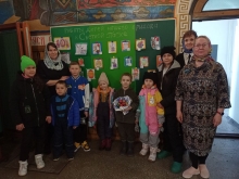 Дети прихожан устроили в Свято -Троицком соборе выставку рисунков.