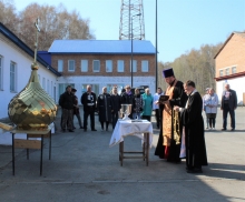 В центре села Новоалтатка Шарыповского муниципального округа засиял золотой купол церкви 1