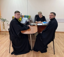 Священники Шарыповского благочиния взаимодействуют с социальными и образовательными учреждениями