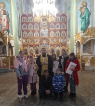 В Шарыповском Свято-Троицком соборе покрестили трёх детей из семей, находящихся в социально-опасном положении 3