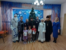 Священник Шарыповского благочиния принял участие в благотворительной акции в Ужуре 3