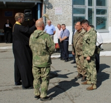 Шарыповский благочинный освятил автобус и благословил волонтёров, отправляющихся в зону СВО 3