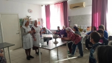 Священнослужитель и сестры милосердия навестили подопечных психоневрологического интерната 7